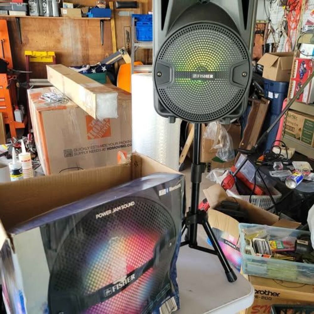 Fisher Portable chargable blue tooth speaker